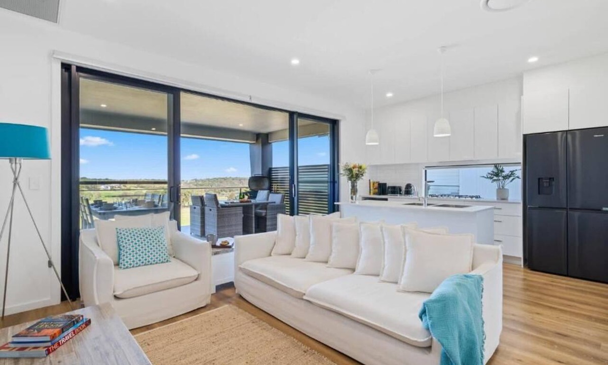 Shell Cove Apartment | 14A Archerfield Dr