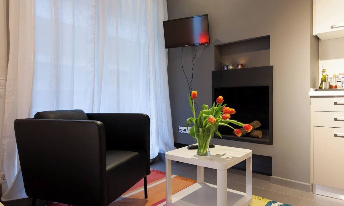 Exarhia Apartment | #AH14 Maroon Studio