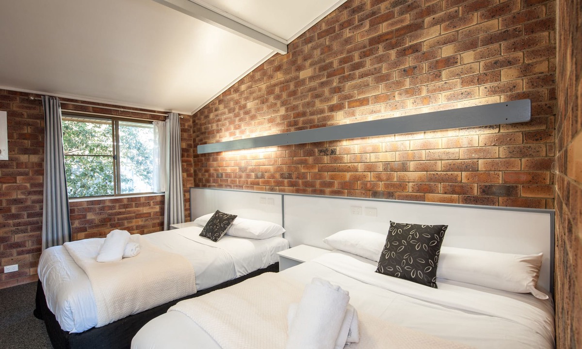 Kearneys Spring Hotel | Allan Cunningham Motel