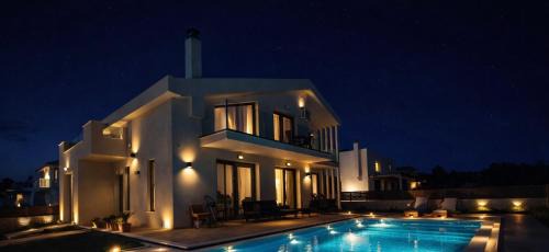 Agrilia Villa | Arilena Exclusive Villa - 4BR with Private Pool by Villa Mana Gers
