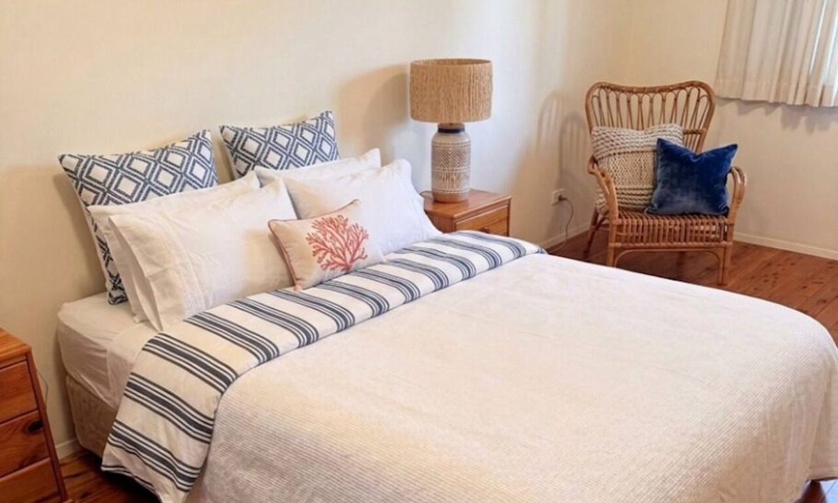 Macmasters Beach Apartment | Beachside Weekender - Cosy, relaxed, 120m from the beach