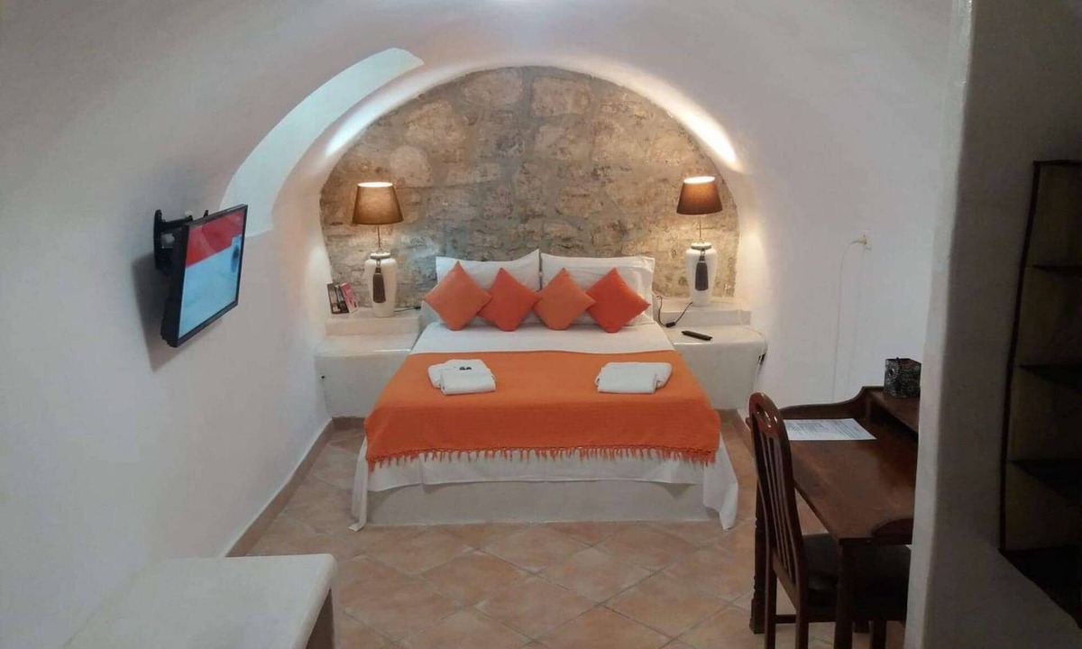 Old Town Apartment | Bio-climatic Cave Studio with private terrace