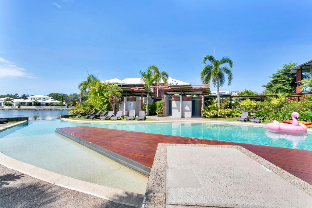Trinity Beach Apartment | Blue Lagoon Lakeside
