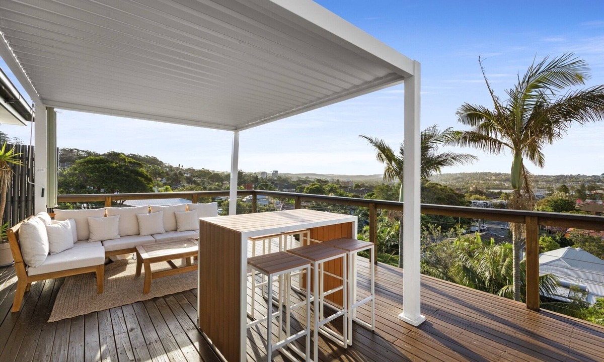 Dee Why Apartment | Chic Coastal 1-Bedroom Home with Balcony & BBQ