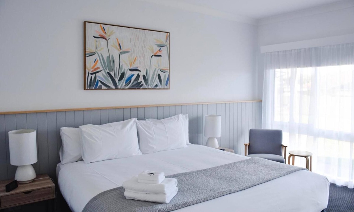 Warrnambool Hotel | Eight Spence