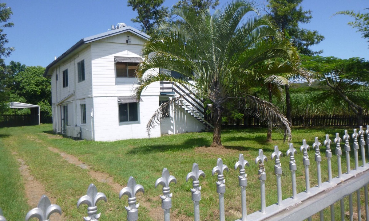 Kuttabul House | High-set Queenslander in Kuttabul - sugarcane & mountain views (pets welcome),