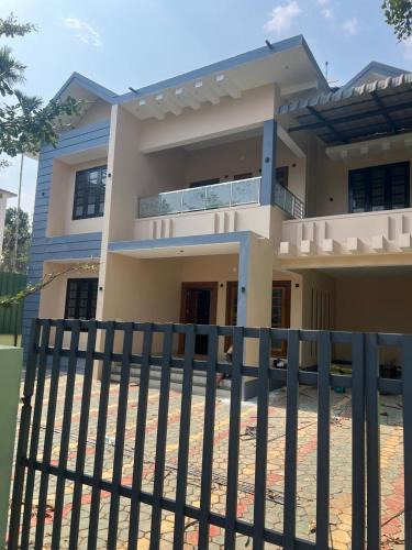 Sulthan Bathery Villa | HOLLYWOOD Villa