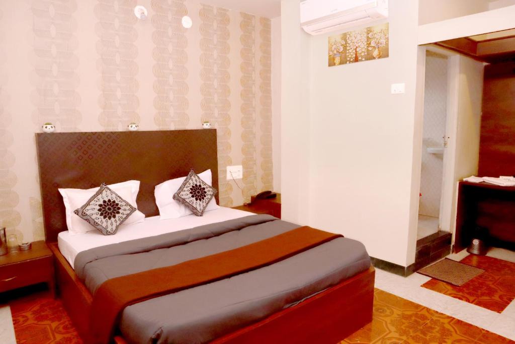 Kolhapur Hotel | Hotel Janki
