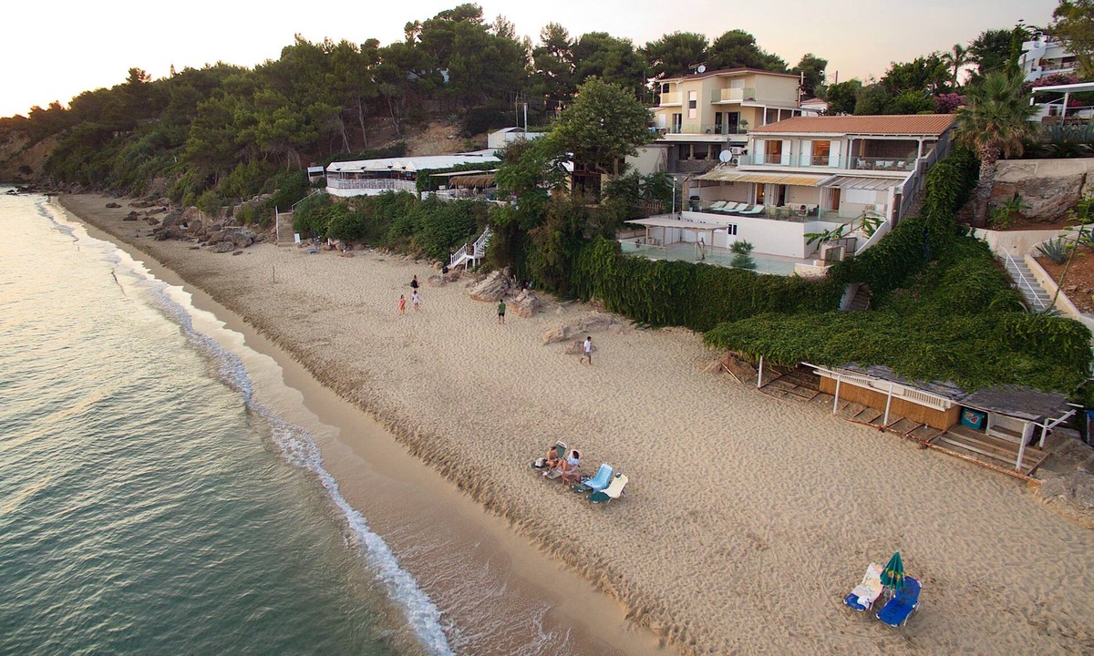 Lassi House | Infinity Beach House