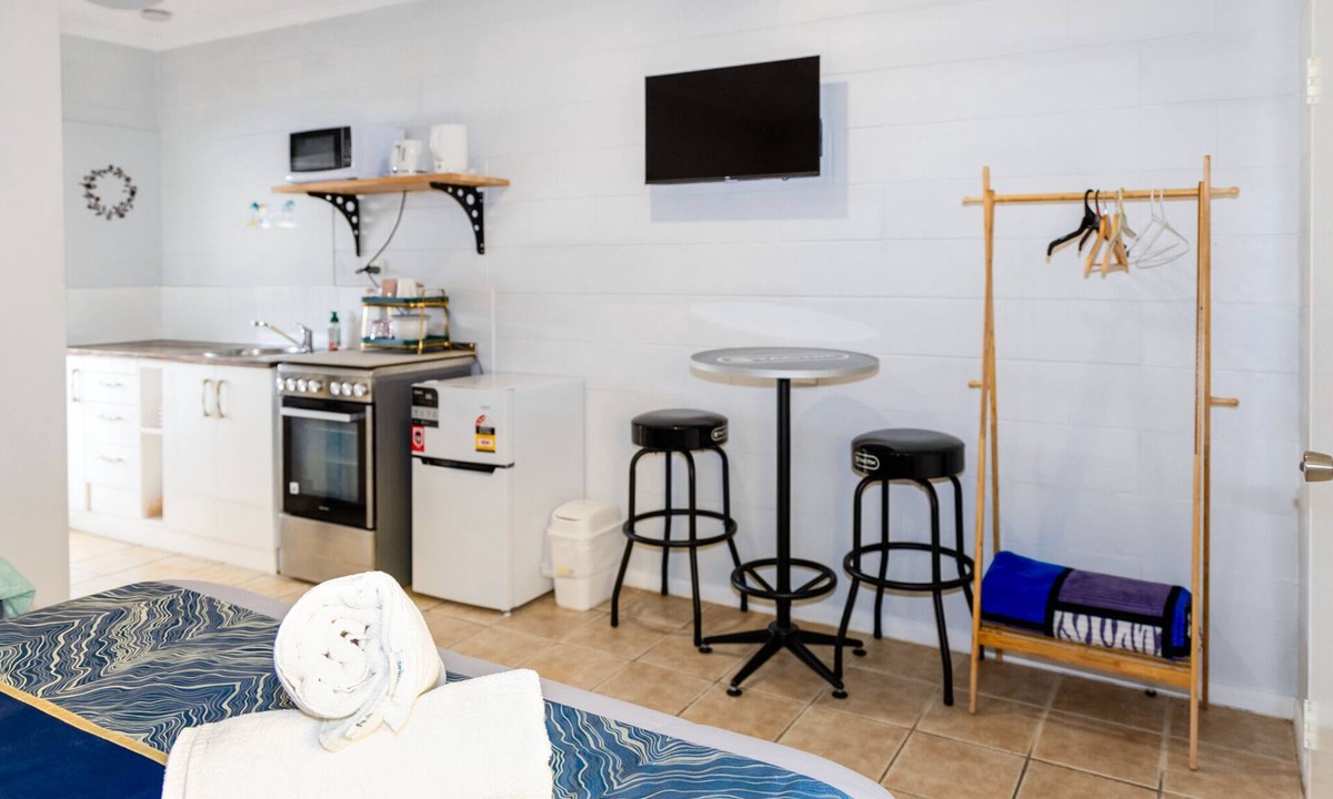 Innisfail Hotel | Innisfail Riverfront Motel