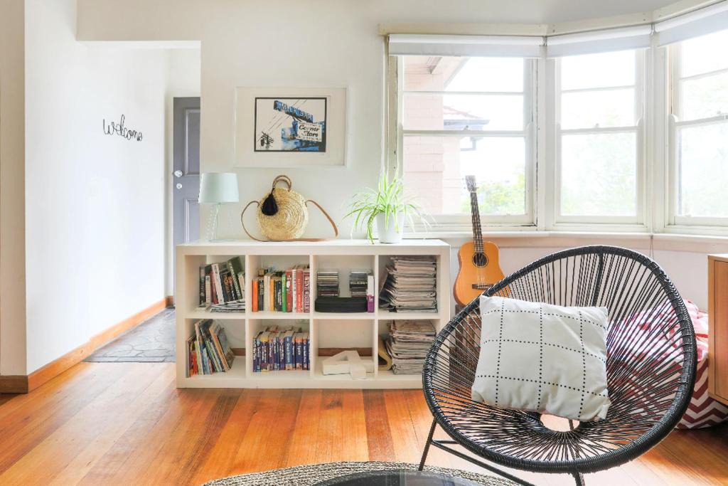 Hawthorn East Apartment | Large Quiet Art Deco Apt Camberwell