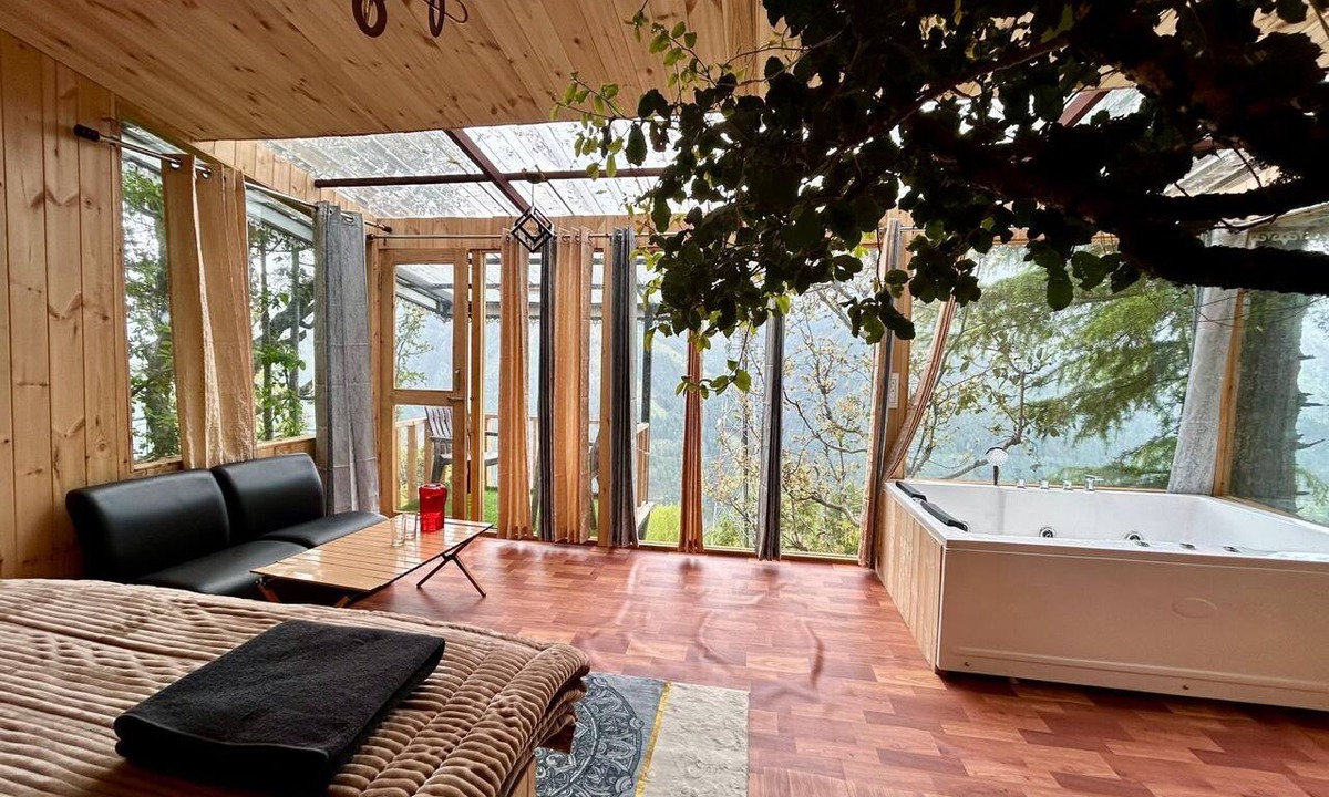 Banjar Cabin | Mountain View Jacuzzi Treehouse