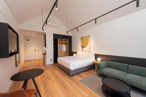 Berri Hotel | Par Five Shacks