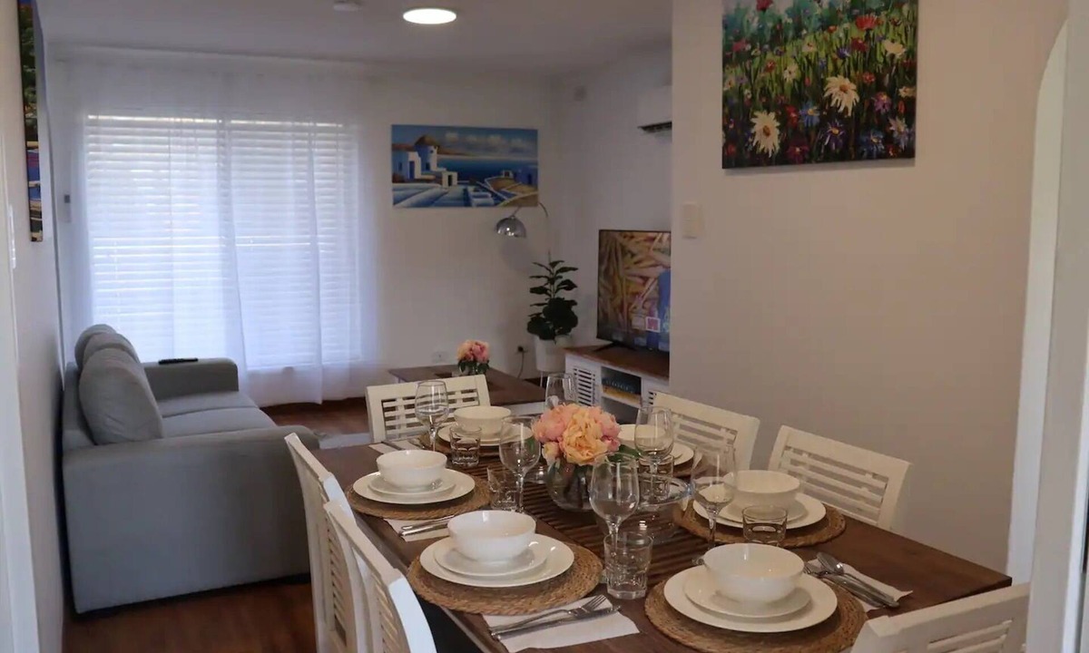 Semaphore House | Perfect Beachside Townhouse, 5min walk to beach