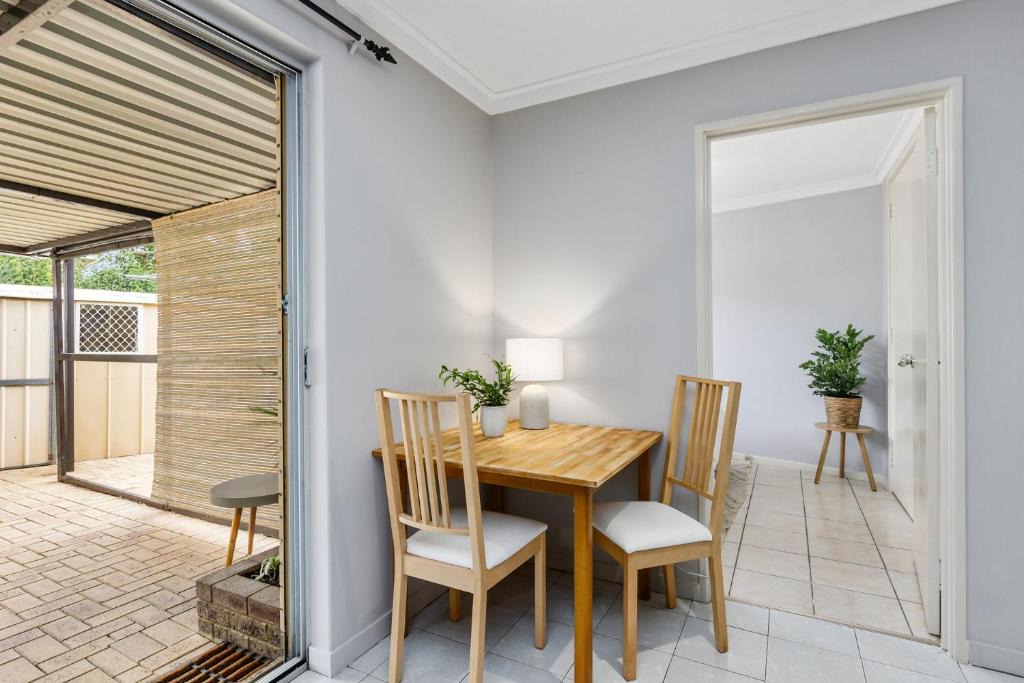 Hamilton Hill House | Quiet & Comfy