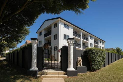 Redcliffe Apartment | Redcliffe Villa
