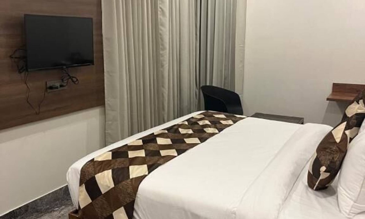Teynampet Hotel | SESHA RESIDENCY