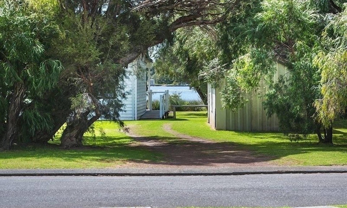 Augusta Apartment | Southerly Studio right in Augusta where the two oceans meet.