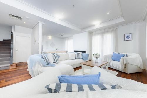 Melbourne Apartment | Spacious 3BR Duplex Escape - Free Parking
