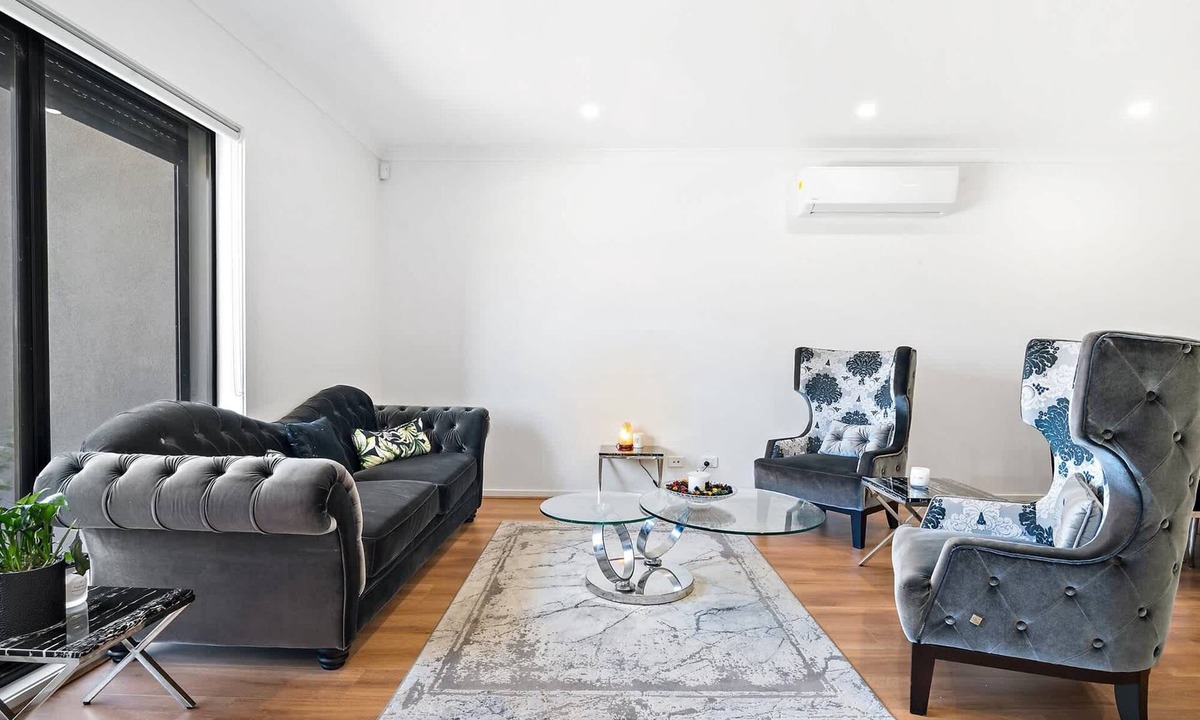 Tarneit House | Spacious Tarneit Home with Private Garden