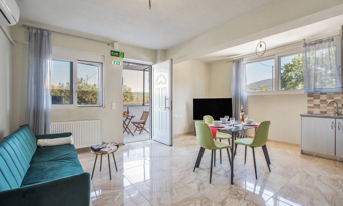 Perivolia Apartment | Studio Apartment with Mountain View, Wi-Fi, and Air Conditioning