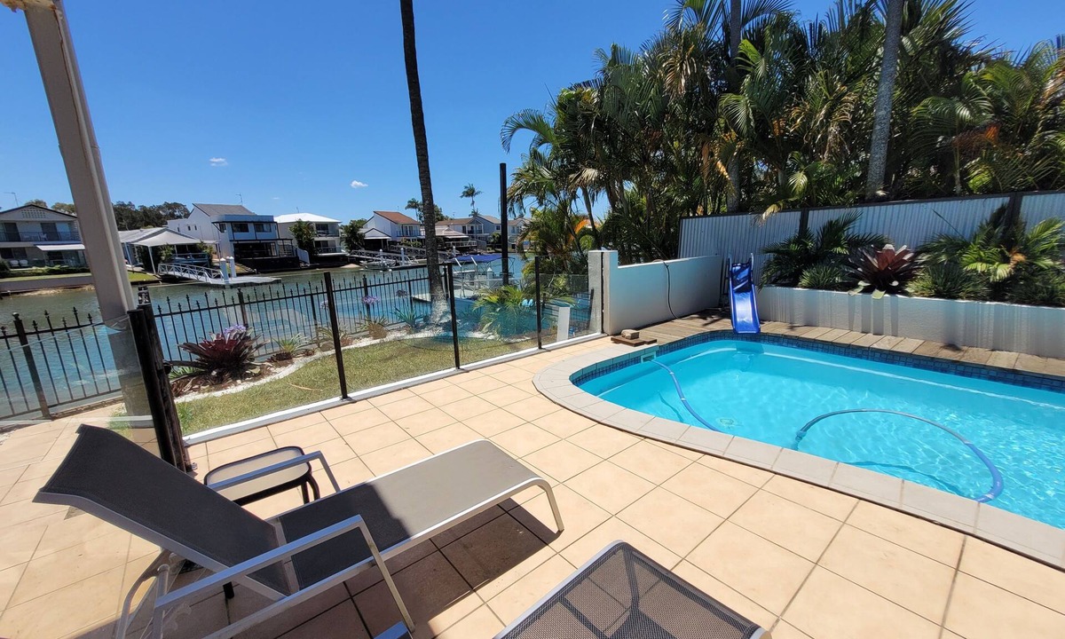 Mooloolaba House | Sunny Spacious Canal Home - pool, kayaks, beach