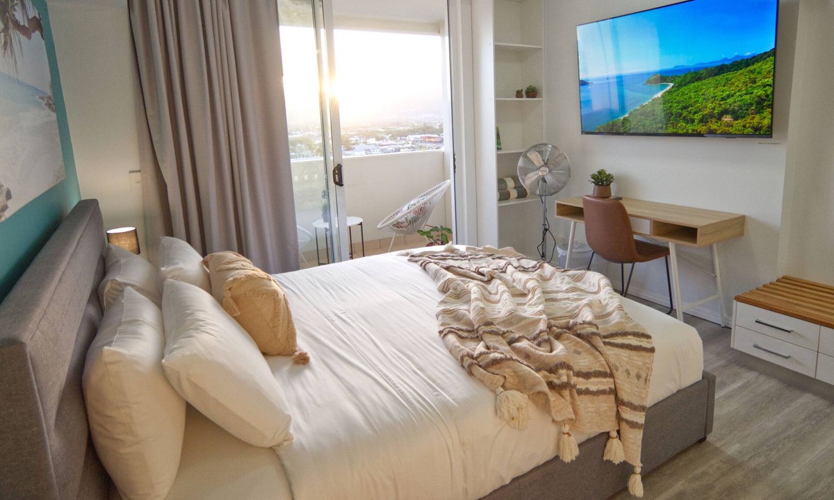 Cairns Central Business District Apartment | Sunset View Studio in Cairns City