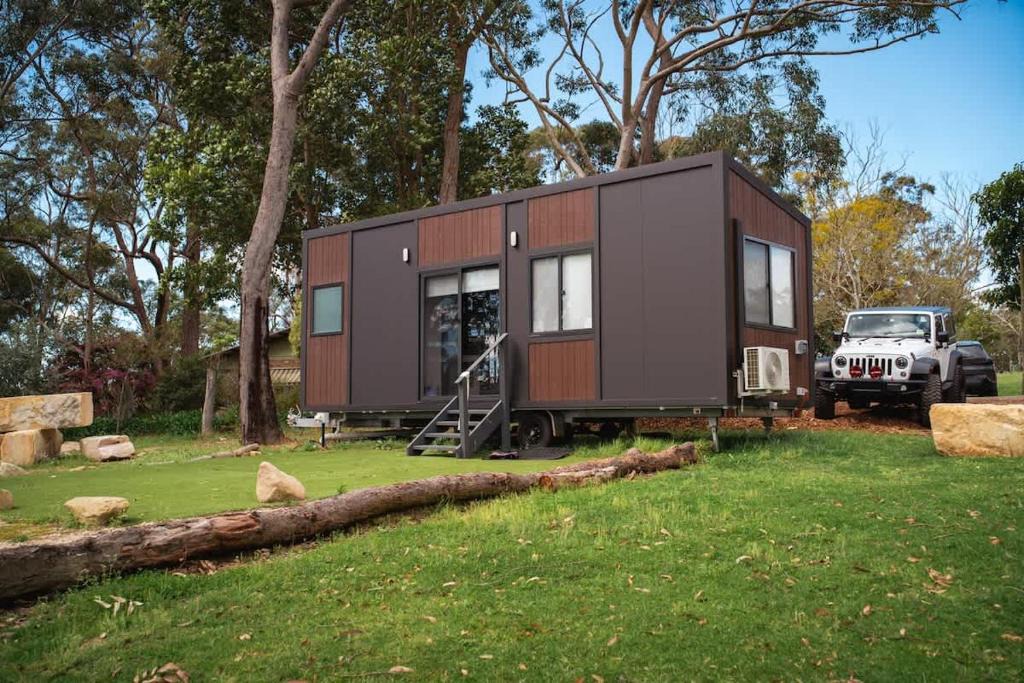 Canoelands House | The Lorikeet Tiny Home with Stunning Views
