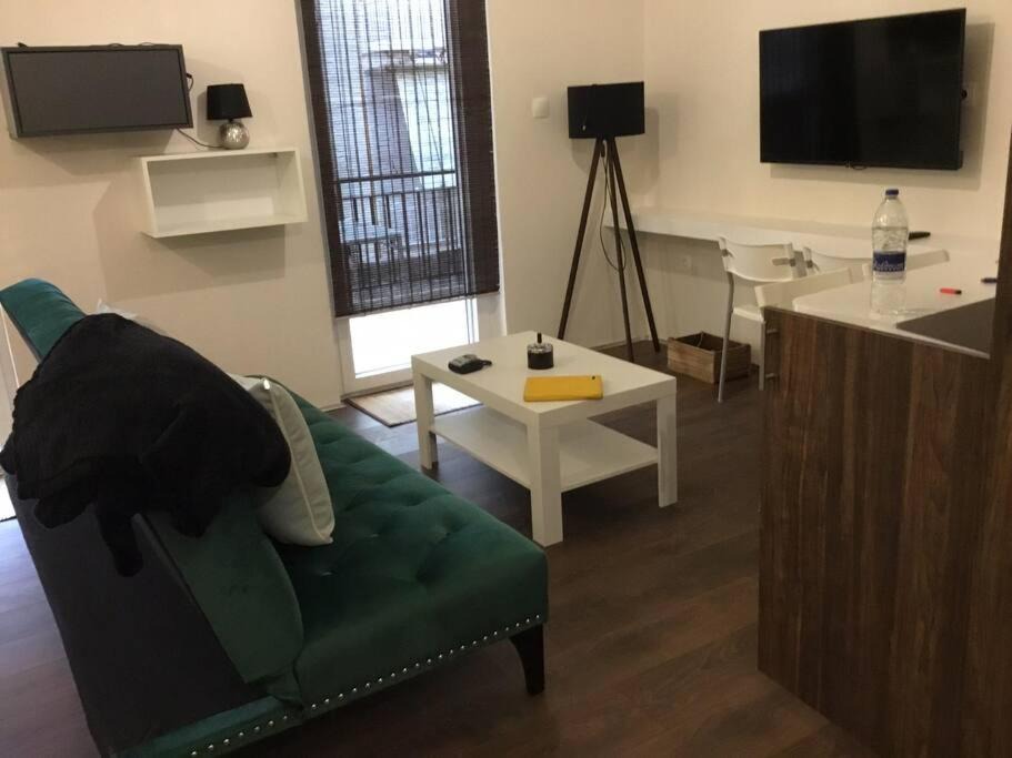 Neos Kosmos Apartment | Tiny Treasure