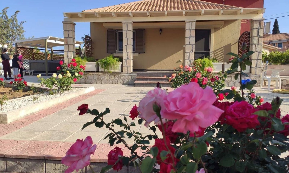 Pesada Villa | Villa 'Jasmine' with Mountain View, Wi-Fi and Air Conditioning