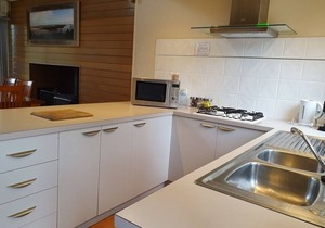 Fabulous self contained lakeside accommodation in a natural bush setting