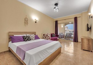 Studia Florenza Khamsin