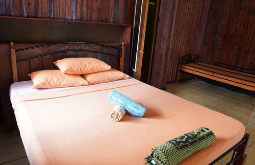 Naviti Island Hostel | White Sandy Beach Eco Lodge