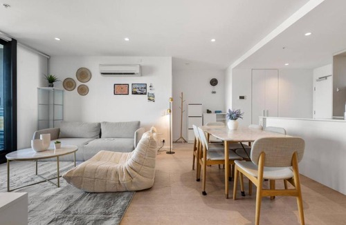 Docklands Apartment | 39th floor luxurious spacious apartment