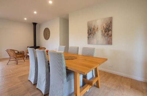 Central Tilba House | 90 Sherringham lane