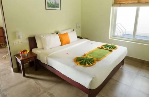 Kunnathidavaka Hotel | Abad Brookside