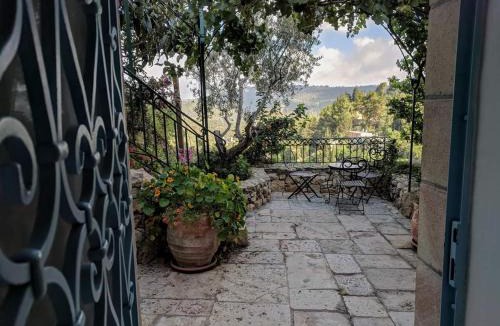 Ein Karem Bed & Breakfast | Above The Spring