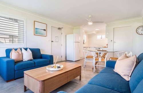 North Creek Apartment | Absolute Beachfront Apartment 3B