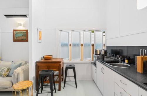 Newell House | Absolute Beachfront Cottage Near Port Douglas | White Cockatoo
