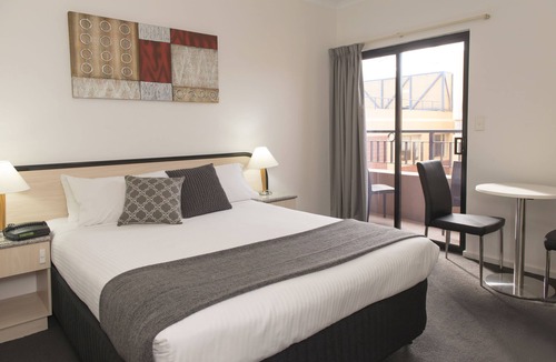 Adelaide Central Business District Hotel | Adelaide Riviera Hotel