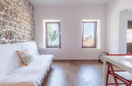 Samothrace House | Anna's Horizon