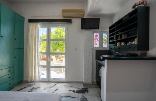 Ag. Georgios Hotel | Anna's Place