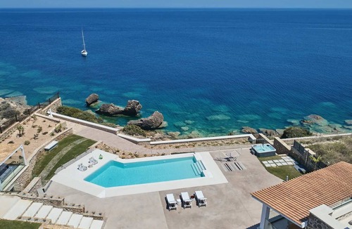 Neromilos Villa | Arismari Beach Front Villa