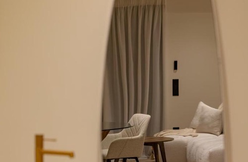 Petroupoli Apartment | Astra Suite Private Cave Shower Experience