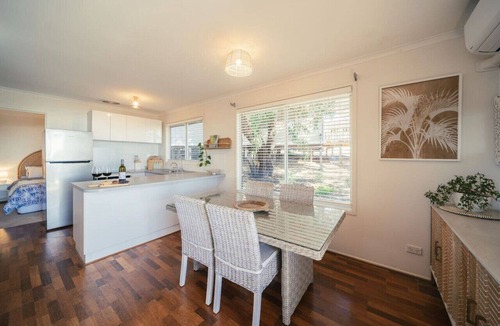 Aldinga Beach Cabin | Beach View Bliss~Stunning sunsets.King bed.Netflix