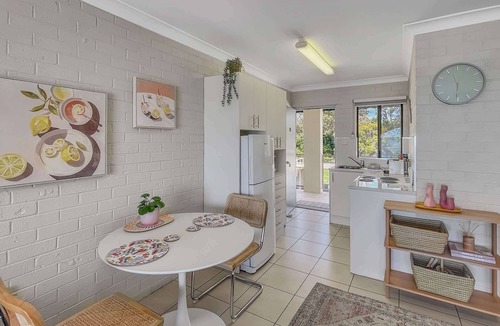 Batehaven Apartment | Beachside Studio Steps from Casey’s Beach