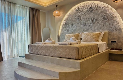 Kamari Apartment | Bevimar Suites with Private Pool and Non Heated Jacuzzi