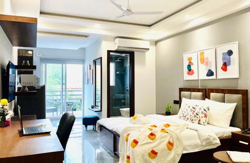 DLF Phase 3 Hotel | BluO Studio1 DLF CyberCity - Balcony, Gym TT, Lift