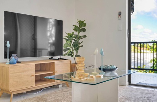 Kedron Apartment | Bright 2-Bed with Private Balcony & Serene View