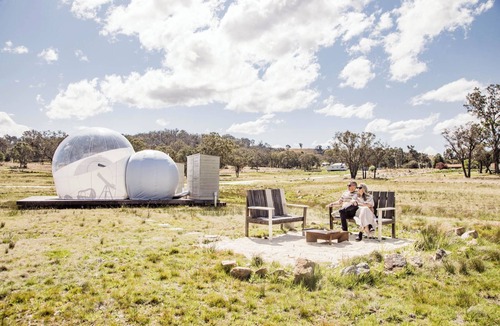 Tenterfield RV Rental | Captain Moonlite Bubbletent with Vintage Outdoor Bath